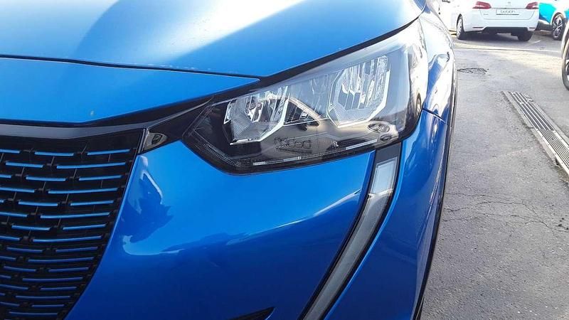 Gebraucht Peugeot e-208 Allure 100 kW (136 PS) 2021 Andere farbe Kleinwagen