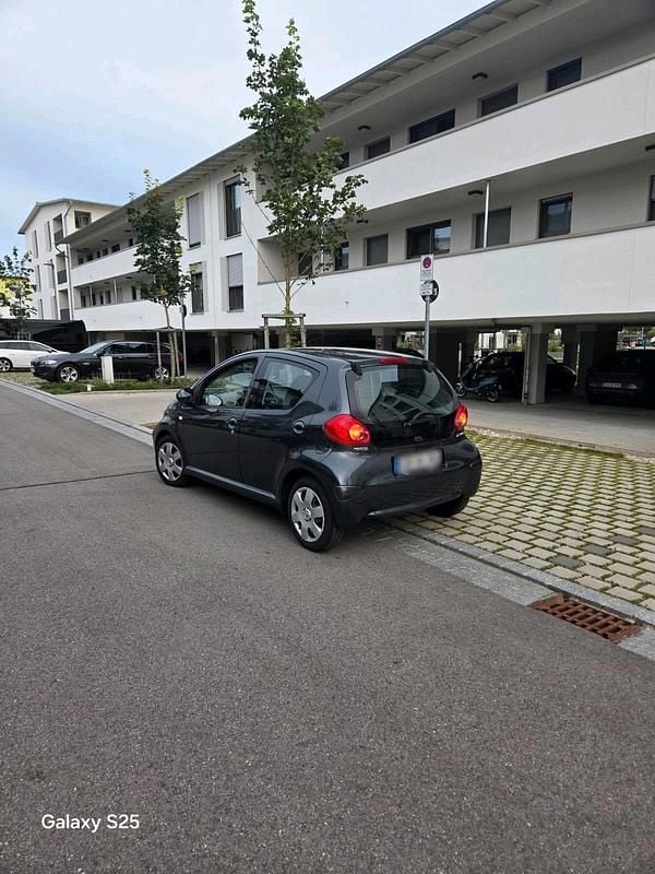 Gebraucht Toyota Aygo 68 PS (50 kW) 2006 Grau Kleinwagen