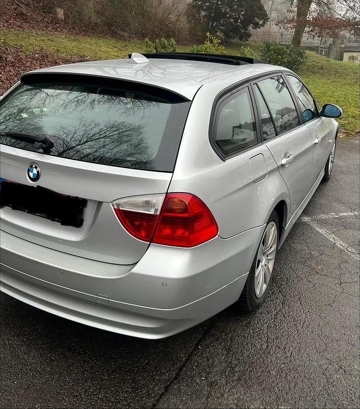 Gebraucht BMW 320 177 PS (130 kW) 2007 Silber Kombi