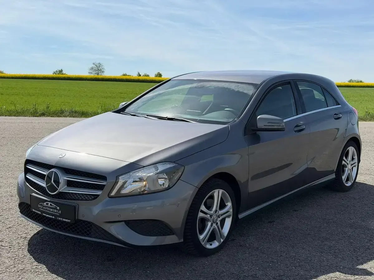 Gebraucht Mercedes A180 122 PS (89 kW) 2015 Mountaingrau  met. Kleinwagen