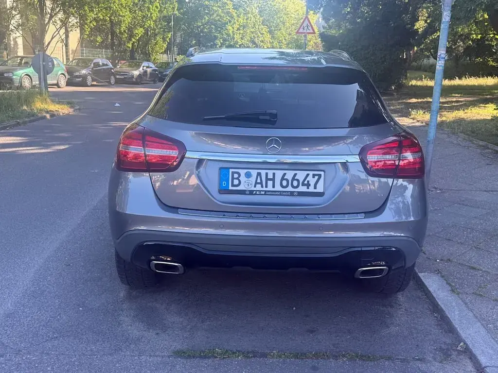 Gebraucht Mercedes GLA220 184 PS (135 kW) 2017 Grau SUV