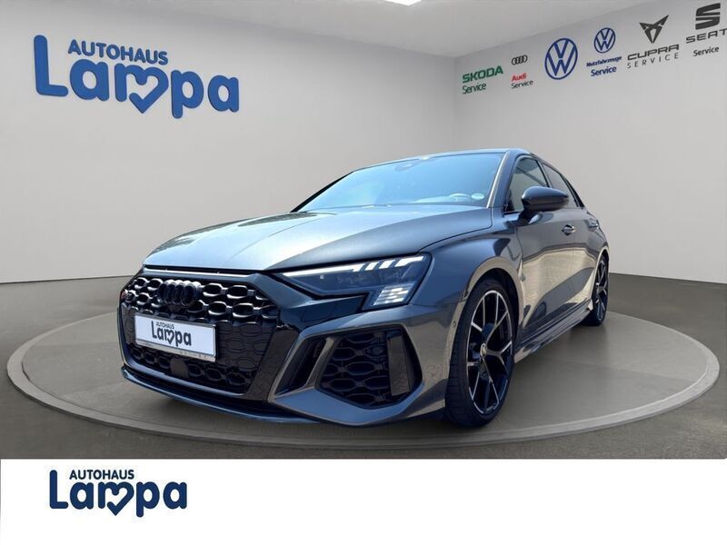 Grau Gebraucht 2022 Audi RS3 Sportback Comfort Kleinwagen | 53.830 € (Superpreis) - Bild 1/4