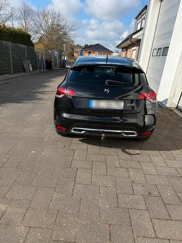 Gebraucht Citroën DS4 180 PS (132 kW) 2015 Schwarz Kleinwagen