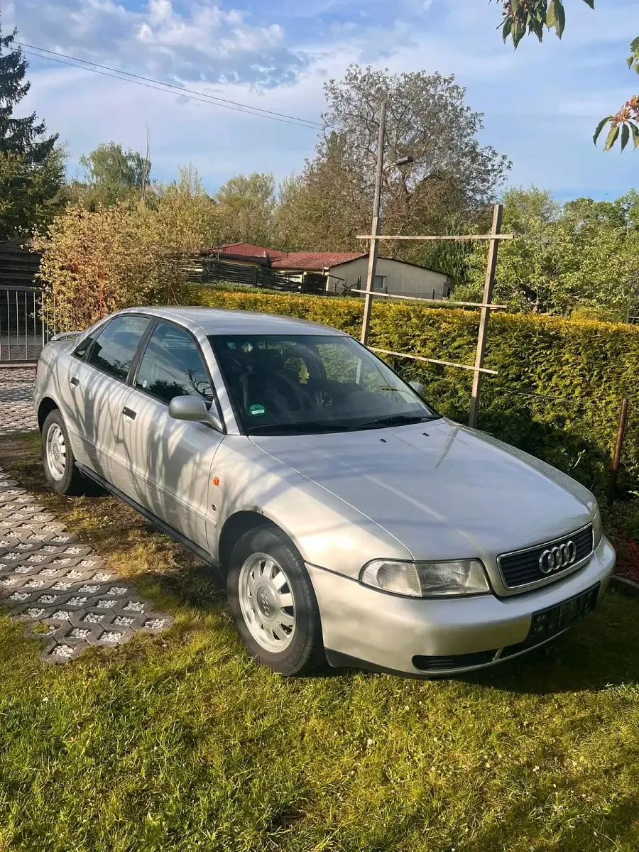 Brugt Audi A4 125 HK (91 kW) 1995 Sølv Sedan