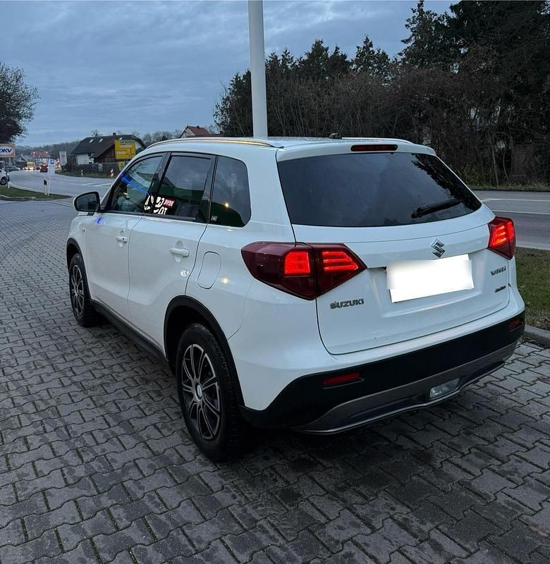 Weiß Gebraucht 2019 Suzuki Vitara SUV | 11.500 € (Superpreis) - Bild 1/4