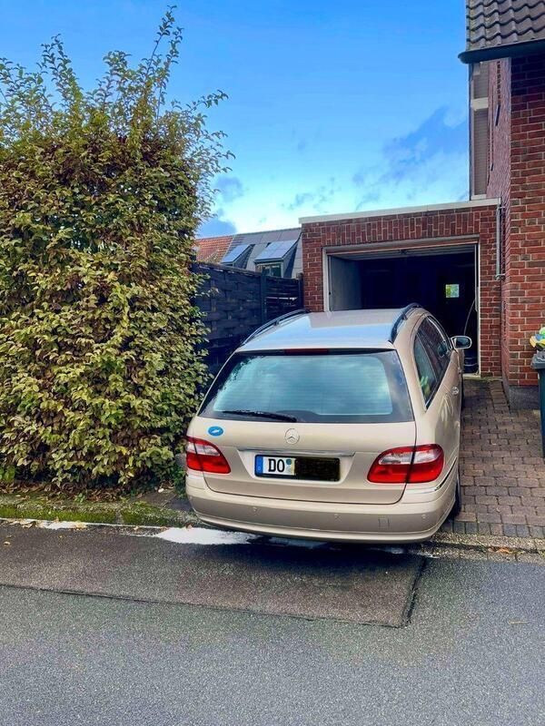 Beige Gebraucht 2003 Mercedes E270 Avantgarde Kombi | 3.900 € (Fairer Preis) - Bild 1/4