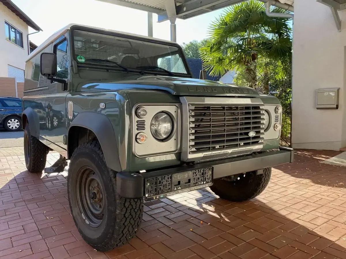 Gebraucht Land Rover Defender 122 PS (89 kW) 2011 Grün Kombi