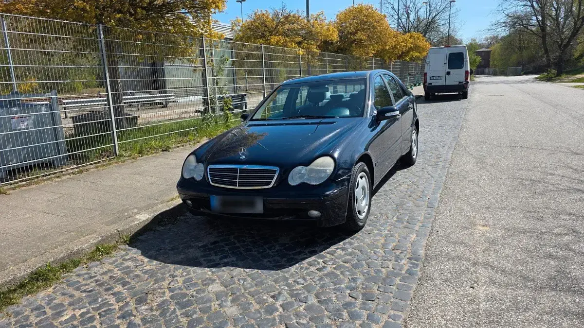 Gebraucht Mercedes C180 129 PS (94 kW) 2001 Blau Limousine