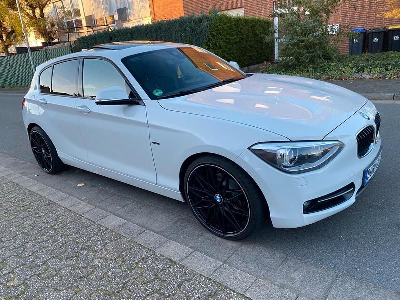 Weiß Gebraucht 2012 BMW 120 Sport Line Kleinwagen | 7.800 € (Guter Preis) - Bild 1/4