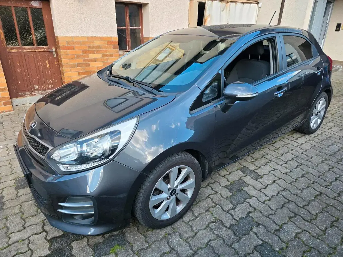 Używany Kia Rio 75 KM (55 kW) 2016 Szary Hatchback
