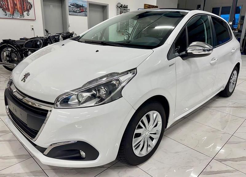 Gebraucht Peugeot 208 Style 83 PS (61 kW) 2018 Weiß Kleinwagen