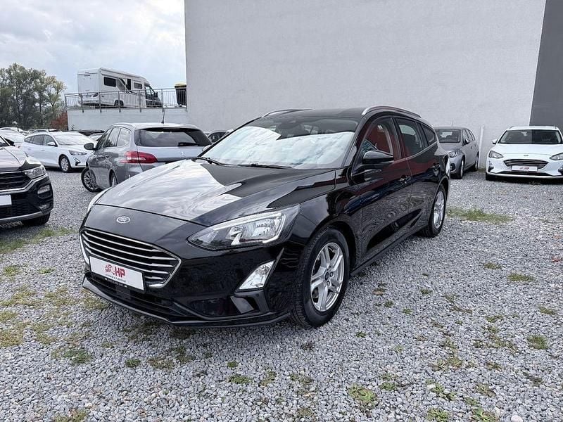 Schwarz Gebraucht 2019 Ford Focus Cool & Connect Limousine | 11.999 € (Fairer Preis) - Bild 1/4