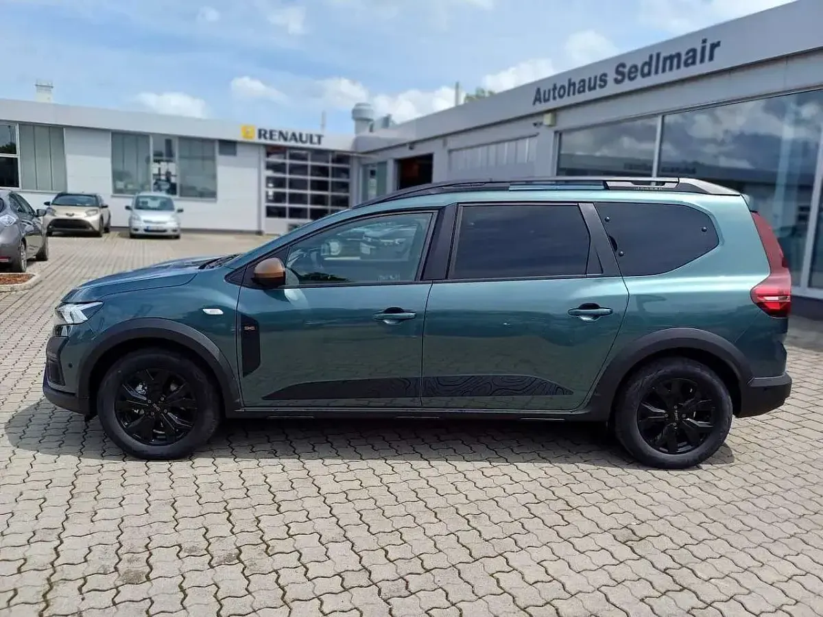 Gebraucht Dacia Jogger Extreme 140 PS (102 kW) 2026 Zedergrün Van / Kleinbus