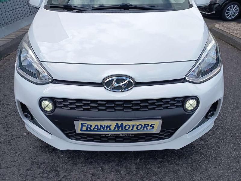 Gebraucht Hyundai i10 Style 87 PS (63 kW) 2016 Weiß Kleinwagen