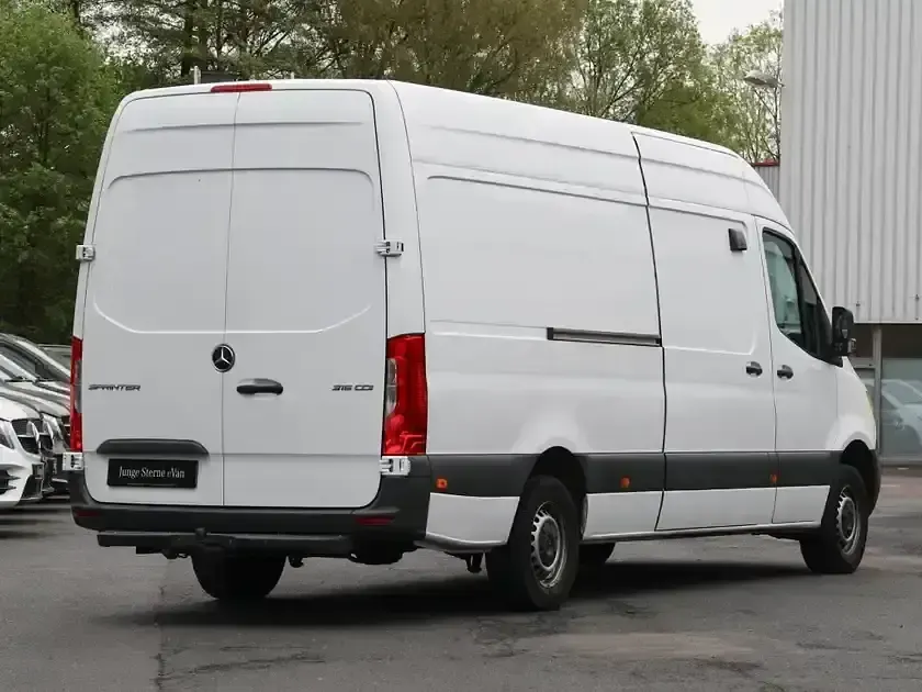 Używany Mercedes Sprinter 150 KM (110 kW) 2023 Biały Van