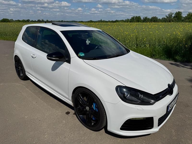 Weiß Gebraucht 2010 VW Golf VI R Limousine | 15.000 € - Bild 1/4