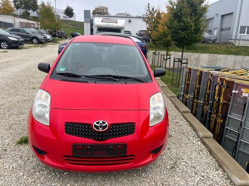 Rot Gebraucht 2008 Toyota Yaris Style Limousine | 1.999 € (Superpreis) - Bild 1/4