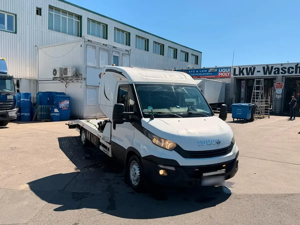 Second-hand Iveco Daily 180 CP (132 kW) 2017 Alb