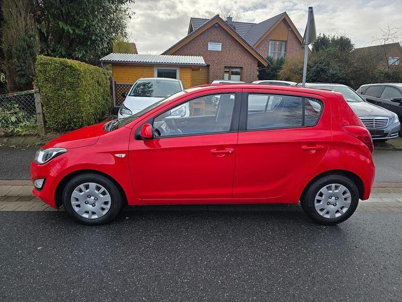 Gebraucht Hyundai i20 Edition 86 PS (63 kW) 2012 Rot Kleinwagen