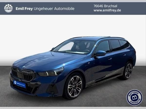 Blau (phytonicblau metallic) Neu 2025 BMW 530e Basis Kombi | 71.905 € (Fairer Preis) - Bild 1/4