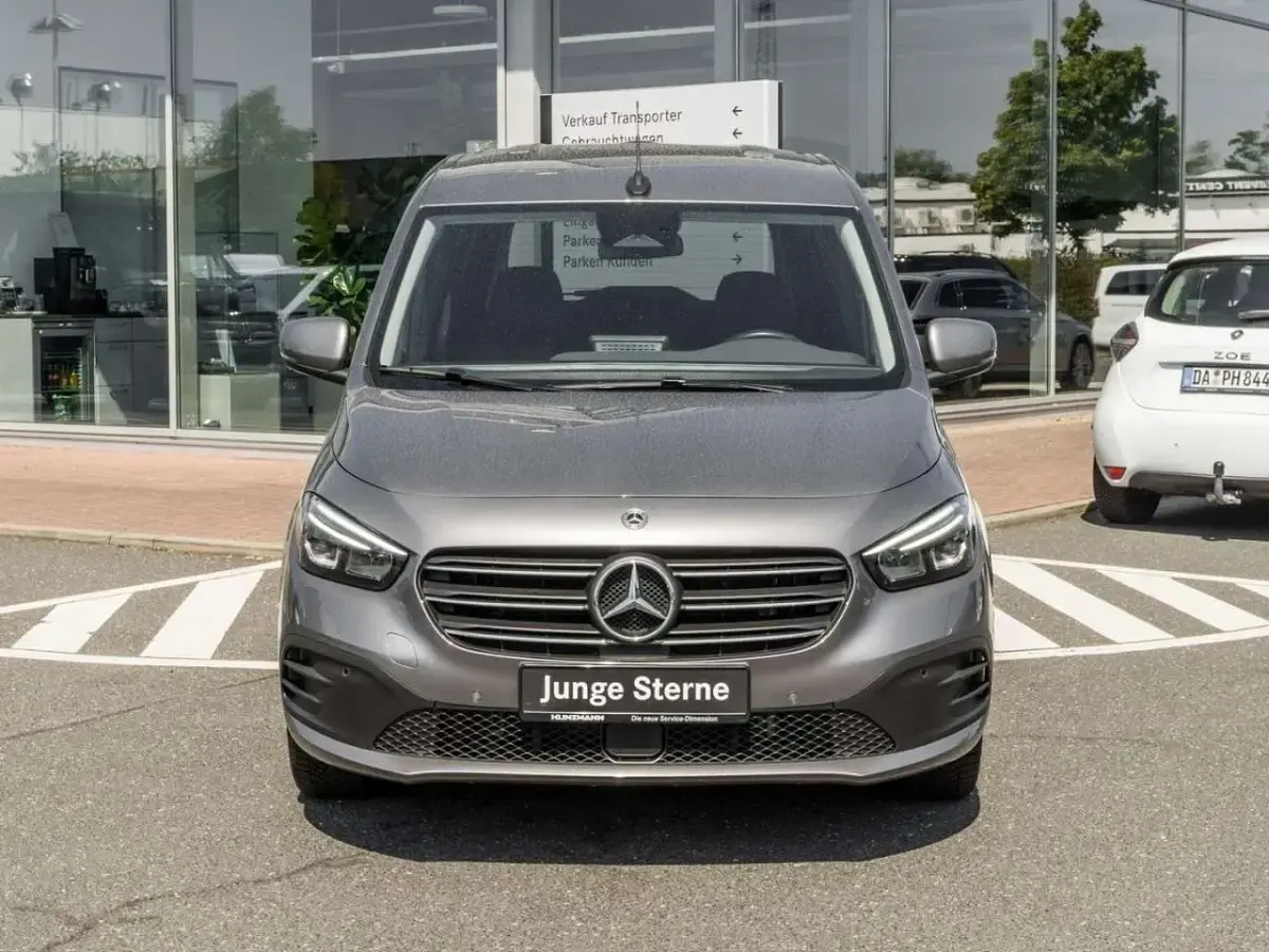 Gebraucht Mercedes T180 Progressive 116 PS (85 kW) 2025 Grau Van / Kleinbus