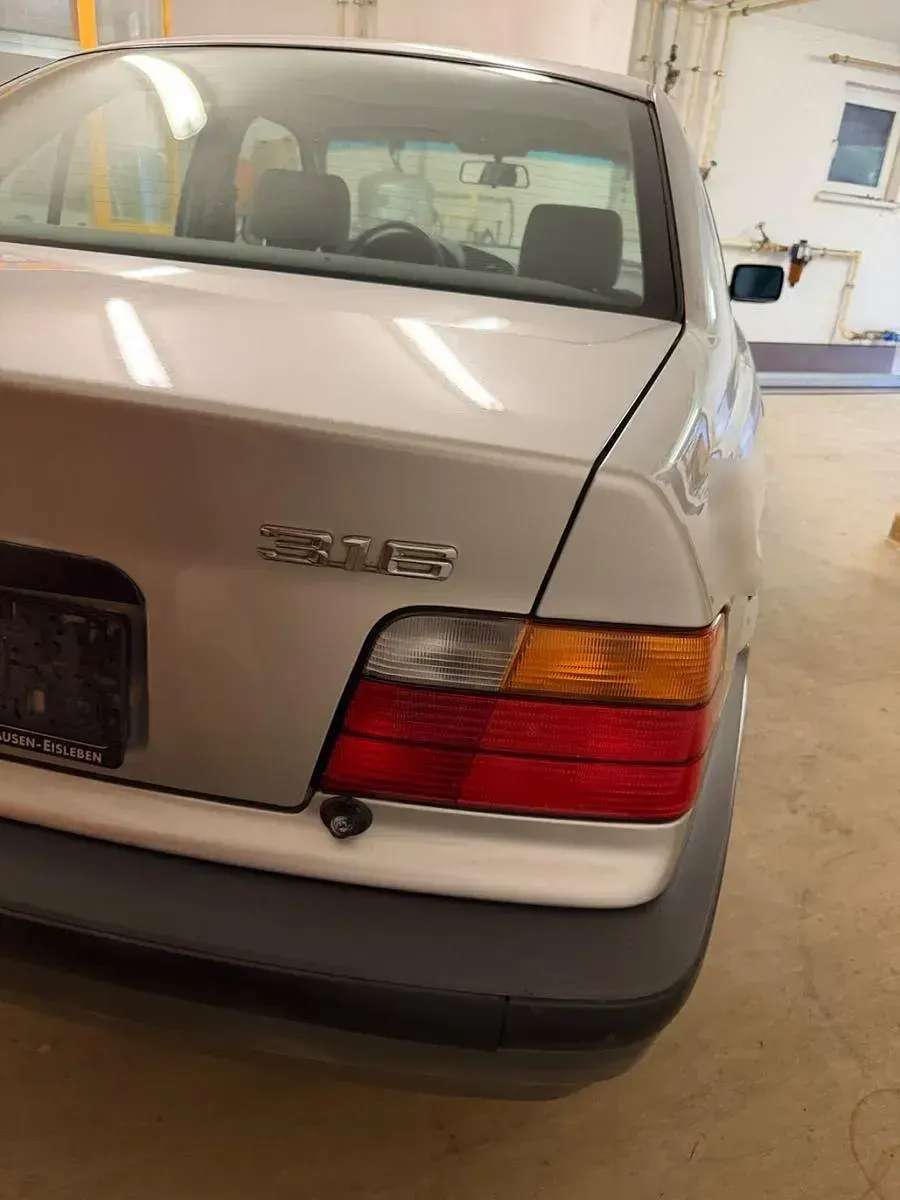 Gebraucht BMW 316 Basis 102 PS (75 kW) 1992 Silber Limousine