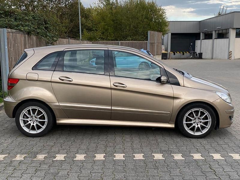 Gebraucht Mercedes B180 109 PS (80 kW) 2005 Gold Van / Kleinbus