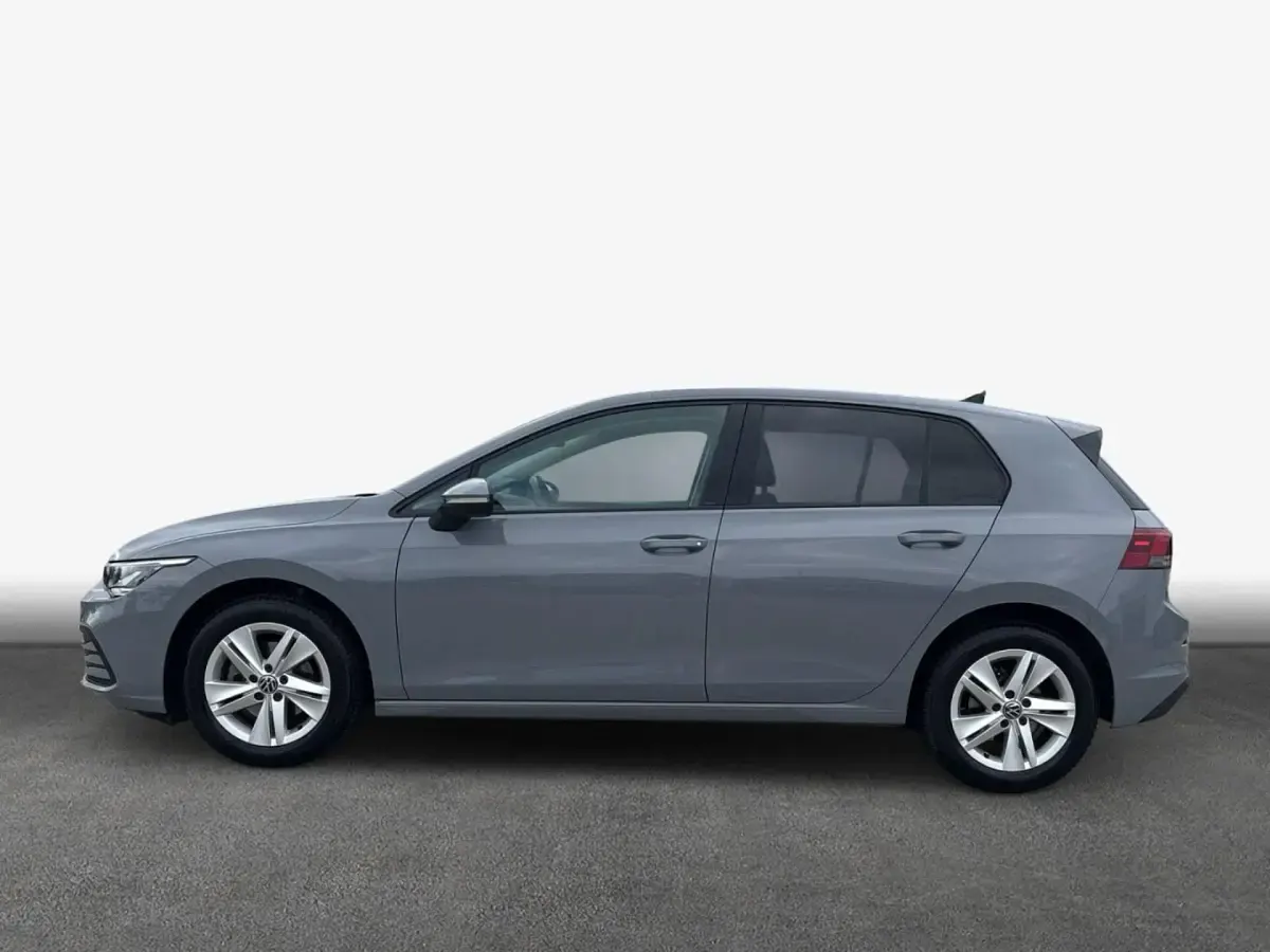 Gebraucht VW Golf VIII Life 131 PS (96 kW) 2022 Grau Limousine