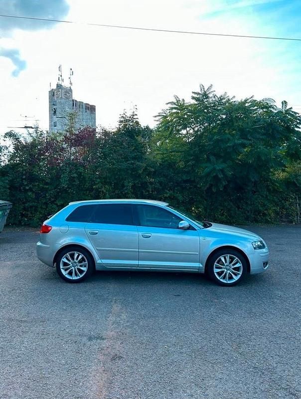 Grau Gebraucht 2006 Audi A3 Sportback Kleinwagen | 5.200 € (Fairer Preis) - Bild 1/4