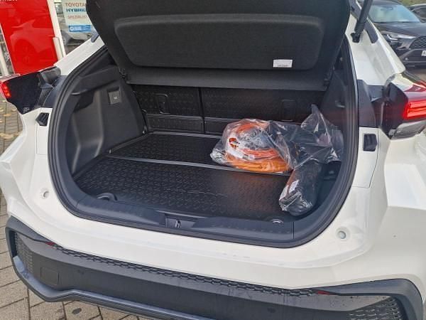 Neu Toyota C-HR Team 223 PS (164 kW) 2025 Weiß (schneeweiß) SUV