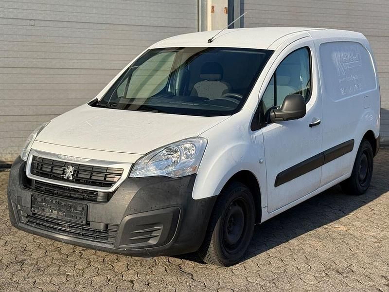 Weiß Gebraucht 2017 Peugeot Partner Premium Van | 6.900 € (Guter Preis) - Bild 1/4