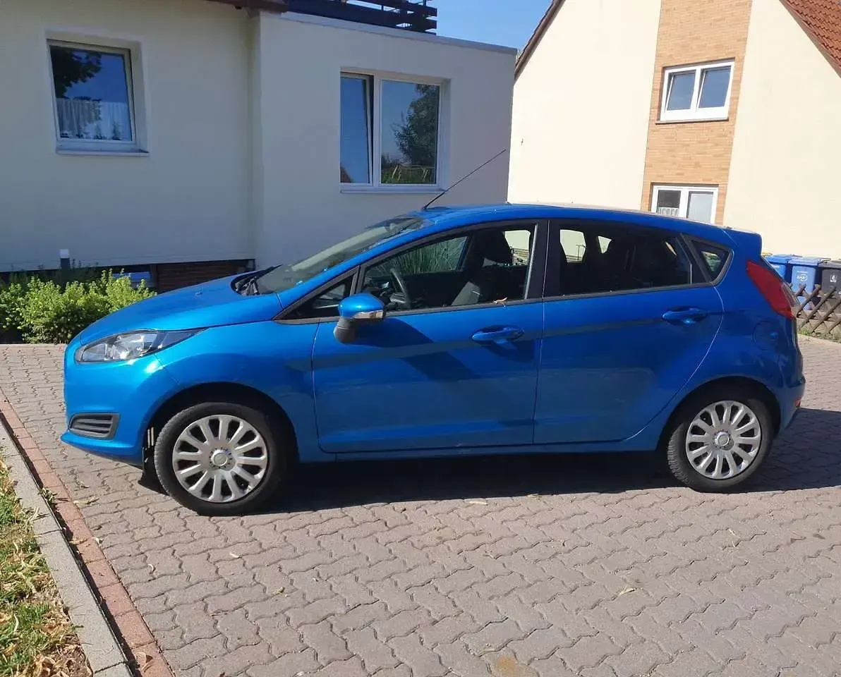 Gebraucht Ford Fiesta Trend 65 PS (47 kW) 2013 Arubablau metallic Kleinwagen