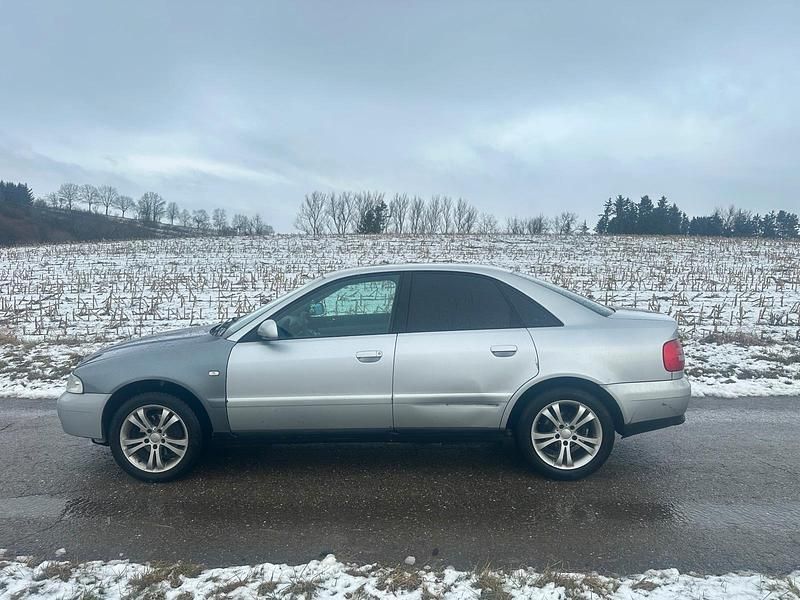 Second-hand Audi A4 101 CP (74 kW) 2001 Berlinǎ
