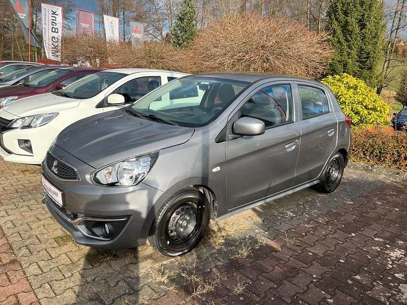 Grau Gebraucht 2016 Mitsubishi Space Star Edition Limousine | 7.590 € (Etwas zu teuer) - Bild 1/4