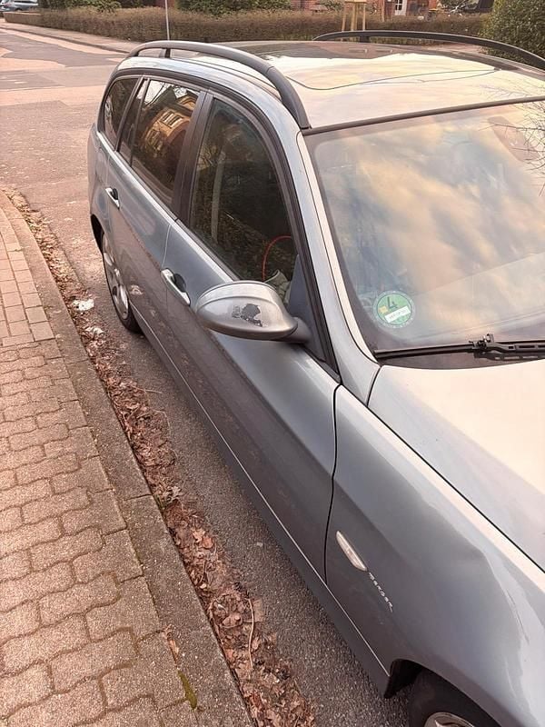 Gebraucht BMW 320 163 PS (119 kW) 2006 Blau Kombi