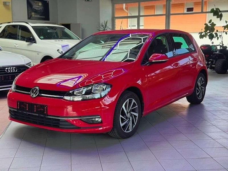 Tornadorot Gebraucht 2018 VW Golf VII Sound Kleinwagen | 12.150 € (Fairer Preis) - Bild 1/4