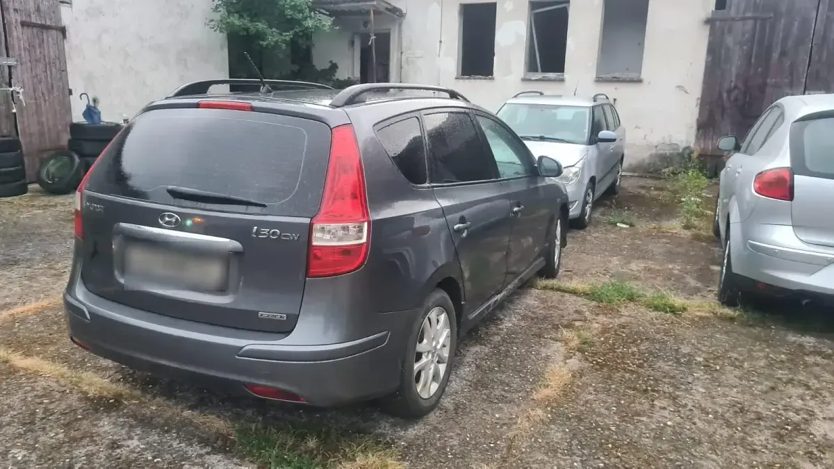 Gebraucht Hyundai i30 90 PS (66 kW) 2011 Grau Kombi