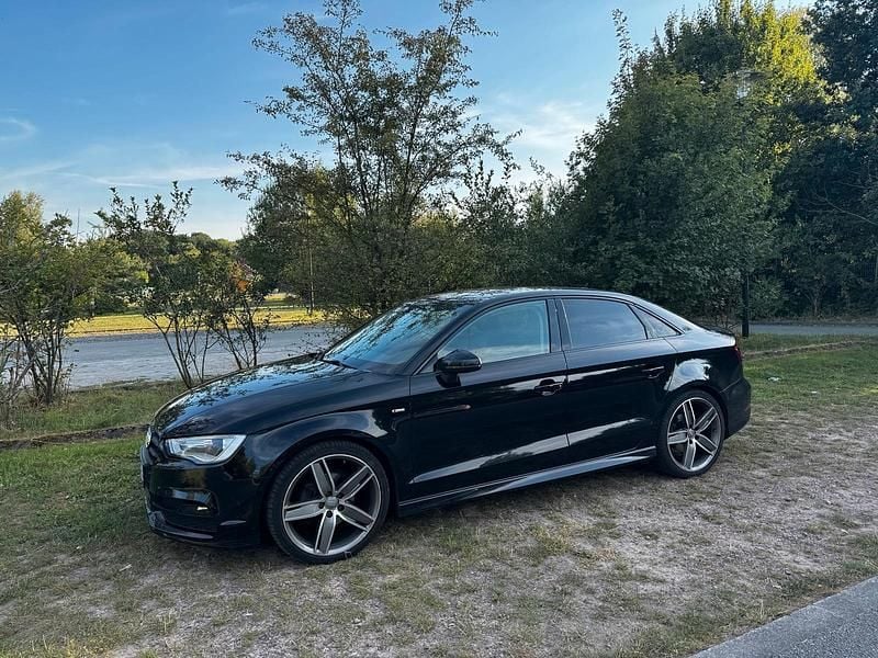 Schwarz Gebraucht 2016 Audi A3 S-Line Limousine | 14.350 € - Bild 1/4