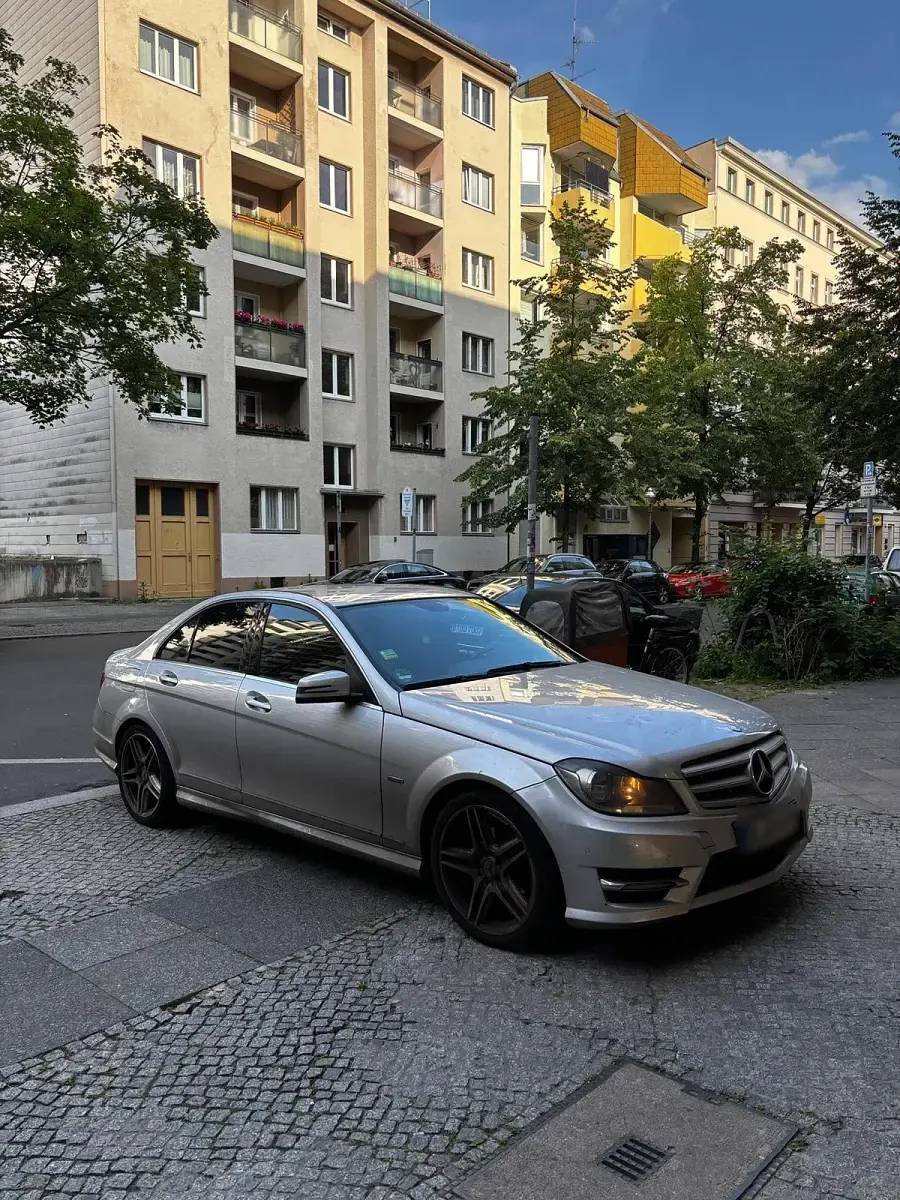 Gebraucht Mercedes C180 204 PS (150 kW) 2012 Silber Kleinwagen