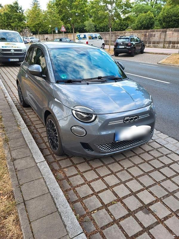 Grau Gebraucht 2022 Fiat 500e Red Limousine | 17.000 € (Superpreis) - Bild 1/4