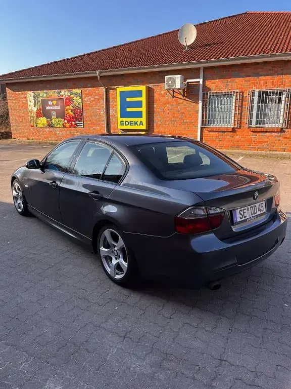 Gebraucht BMW 318 M Sport 129 PS (94 kW) 2006 Grau Limousine