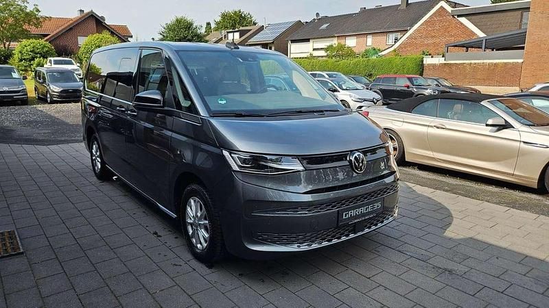 Indiumgrau metallic Gebraucht 2023 VW Multivan R Van | 45.990 € (Superpreis) - Bild 1/4