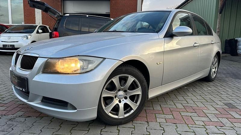 Silber Gebraucht 2008 BMW 318 Advantage Limousine | 3.999 € (Guter Preis) - Bild 1/4