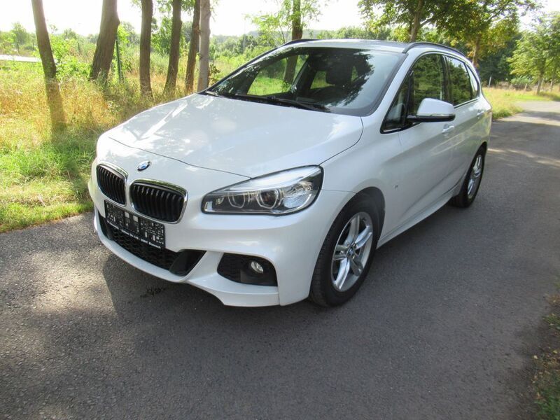 Weiß Gebraucht 2016 BMW 220 Active Tourer M Sport Van / Kleinbus | 16.499 € (Fairer Preis) - Bild 1/2