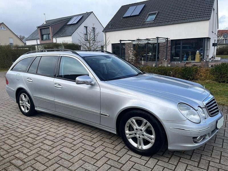 Gebraucht Mercedes E220 Avantgarde 170 PS (125 kW) 2007 Silber Kombi