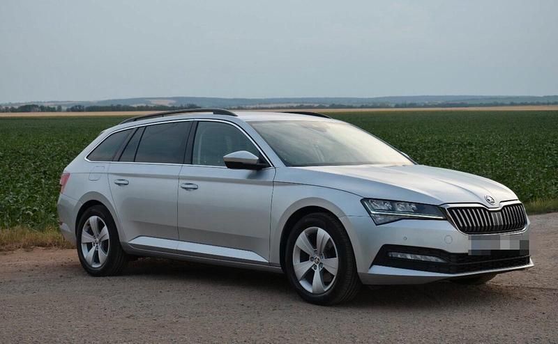 Silber Gebraucht 2020 Skoda Superb Kombi | 13.900 € (Superpreis) - Bild 1/4