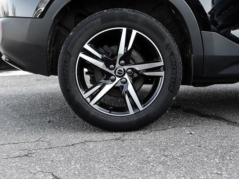 Gebraucht Volvo XC40 Plus 163 PS (119 kW) 2023 Onyx black SUV