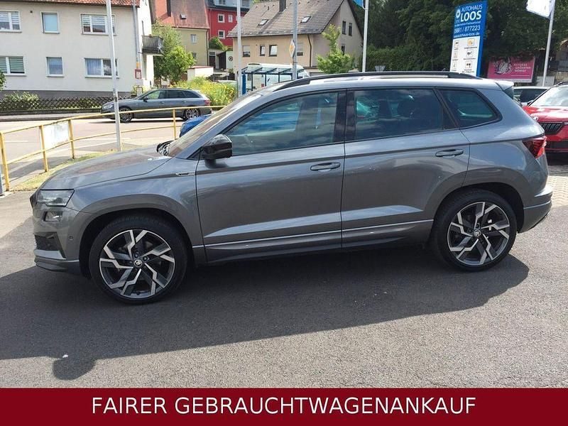 Neu Skoda Karoq SportLine 150 PS (110 kW) 2026 Grau SUV
