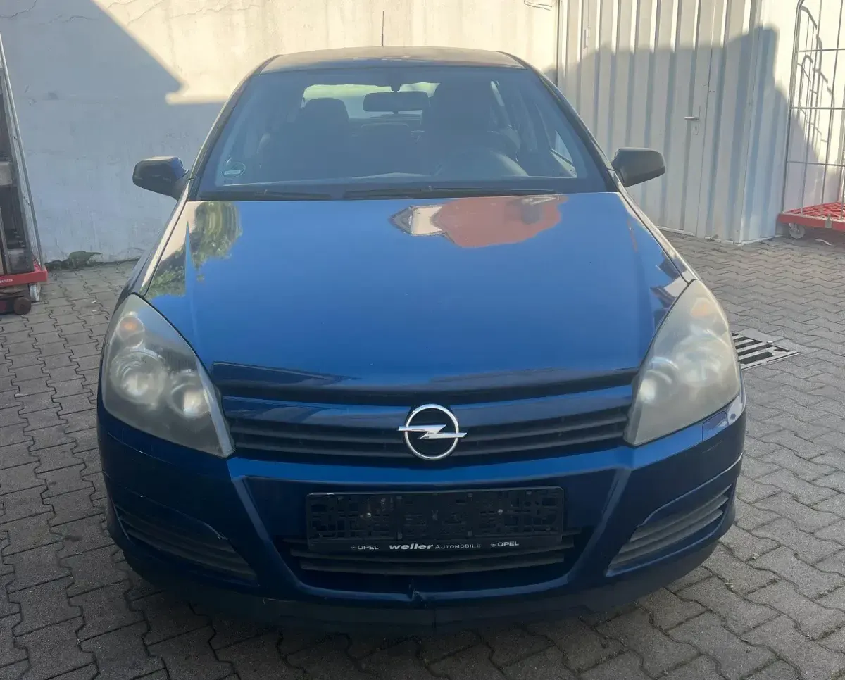 Second-hand Opel Astra 100 CP (73 kW) 2005 Albastru Hatchback