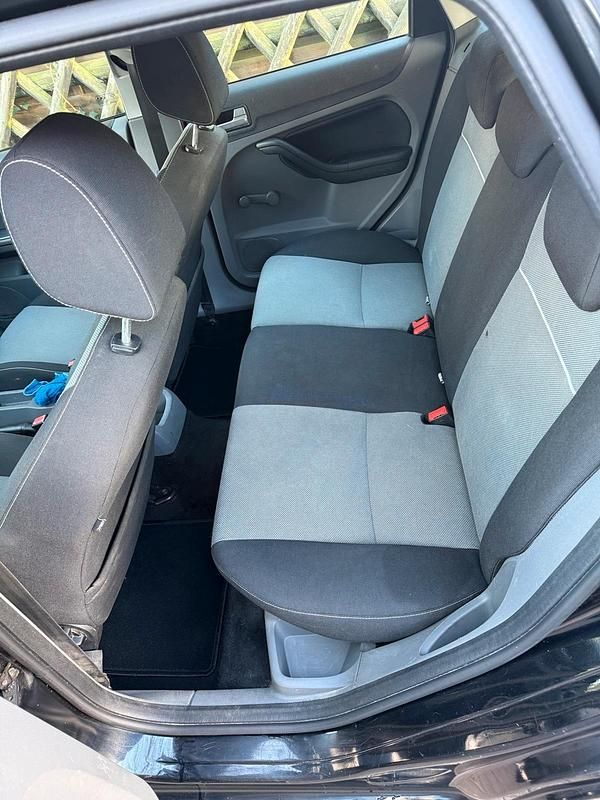 Usata Ford Focus 109 CV (80 kW) 2011 Nero Station wagon